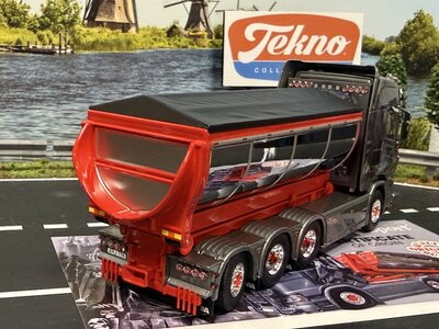 Tekno Tekno Scania Next Gen R-Highline 8x4 haakarm met asfaltcontainer THIZ