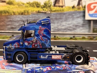 Tekno Tekno Scania 4-serie Torpedo 4x2 GARAGE DU MIDI "SUPERHEROES"