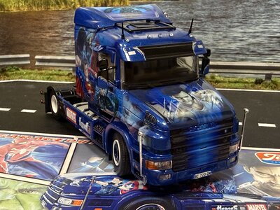Tekno Tekno Scania 4-serie Torpedo 4x2 GARAGE DU MIDI "SUPERHEROES"