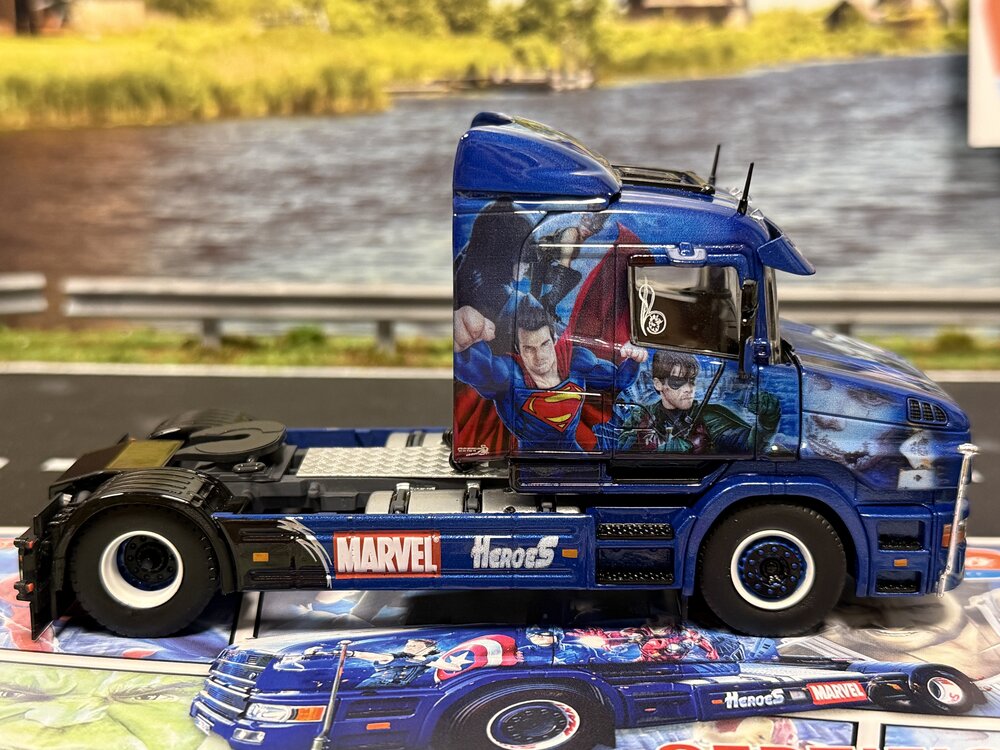 Tekno Tekno Scania 4-serie Torpedo 4x2 GARAGE DU MIDI "SUPERHEROES"