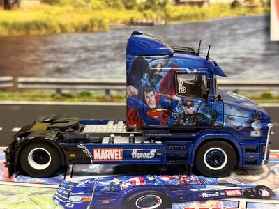 Tekno Tekno Scania 4-serie Torpedo 4x2 GARAGE DU MIDI "SUPERHEROES"