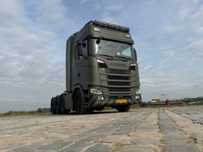 Tekno Tekno Scania NGS Highline 8x4 with 3-bed-5 lowloader BROSHUIS