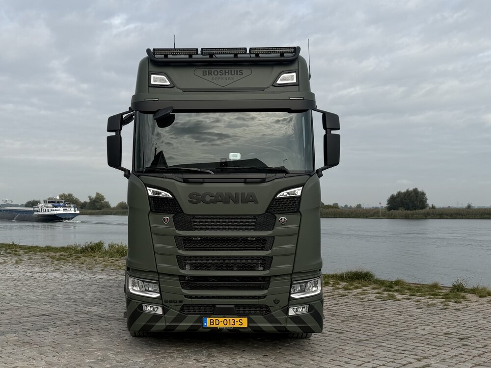 Tekno Tekno Scania NGS Highline 8x4 with 3-bed-5 lowloader BROSHUIS