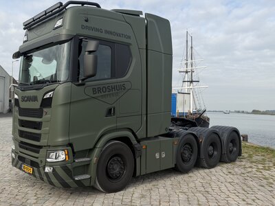 Tekno Tekno Scania NGS Highline 8x4 with 3-bed-5 lowloader BROSHUIS