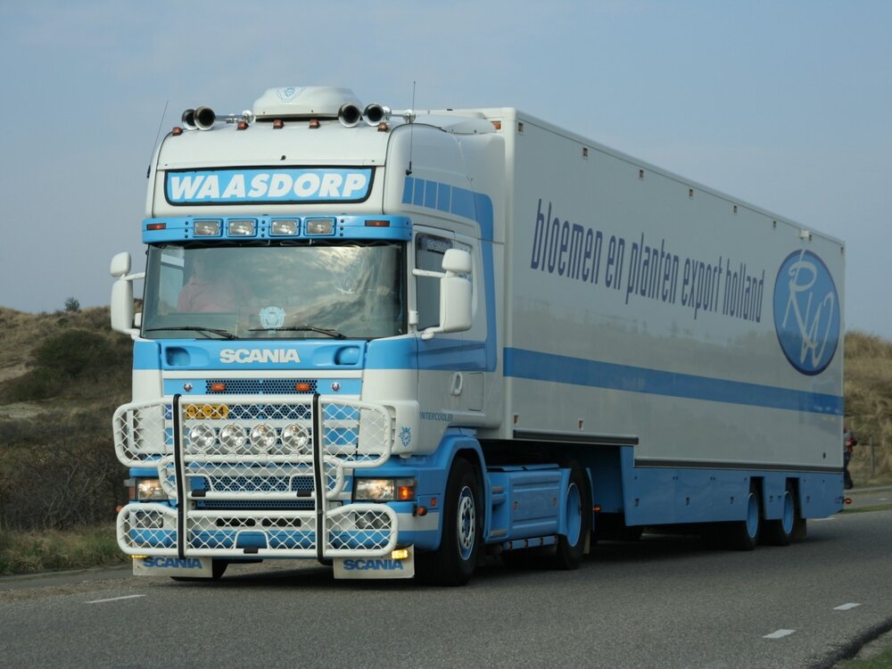 Tekno Tekno Scania 4-serie 4x2 tractor with 2-axle reefer trailer WAASDORP