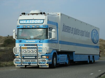 Tekno Tekno Scania 4-serie 4x2 tractor with 2-axle reefer trailer WAASDORP