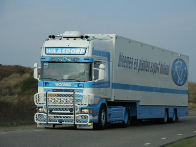 Tekno Tekno Scania 4-serie 4x2 trekker met zwanenhals koeloplegger WAASDORP