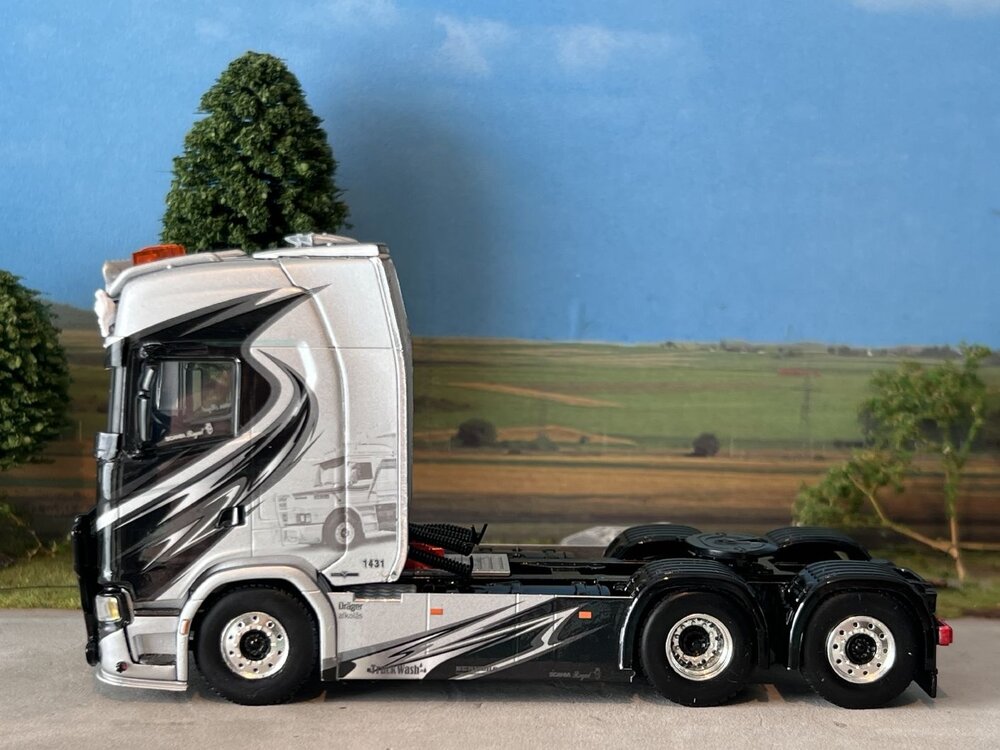 WSI WSI Scania S Highline 6x2 TANK CARGO
