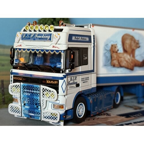 WSI WSI "Exclusive" DAF 95 Super Space Cab 4x2 with 3-axle reefer trailer D.S.P. Trucking
