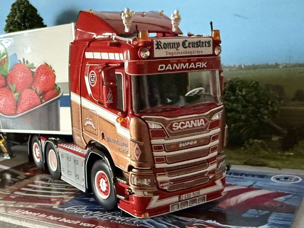 Tekno Tekno Scania Next Gen R Highline + 3-axle reefer trailer RONNY CEUSTERS