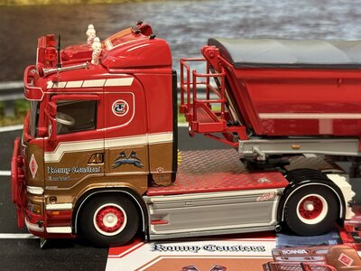 Tekno Tekno Scania R Lowline 4x2 with 3-axle tipper trailer RONNY CEUSTERS