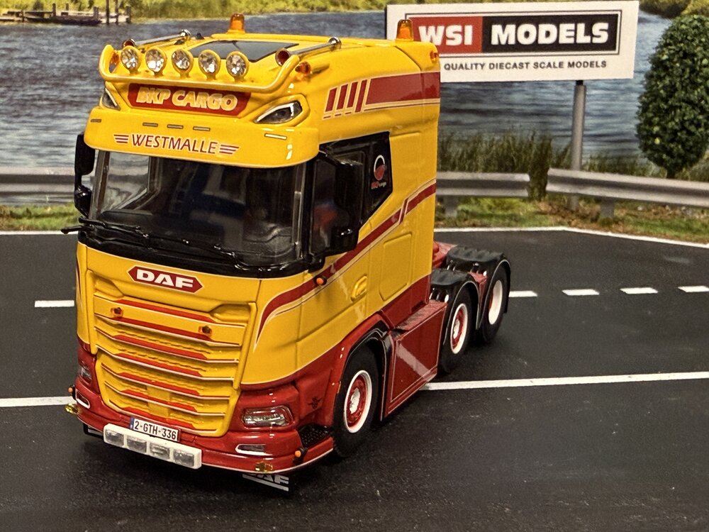 WSI WSI DAF XG+ 6x2 BKP CARGO