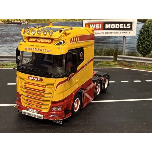 WSI WSI DAF XG+ 6x2 BKP CARGO