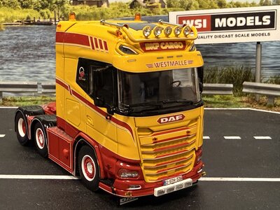 WSI WSI DAF XG+ 6x2 BKP CARGO