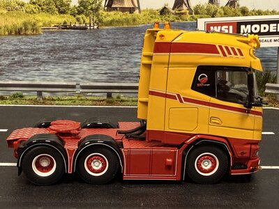 WSI WSI DAF XG+ 6x2 BKP CARGO