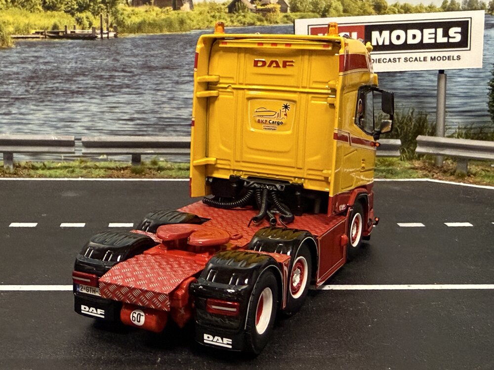 WSI WSI DAF XG+ 6x2 BKP CARGO