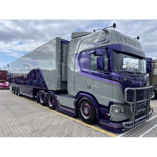 Tekno Tekno Scania NGR Highline 6x2 with 3-axle reefer trailer VOWA - ULTRAVIOLET