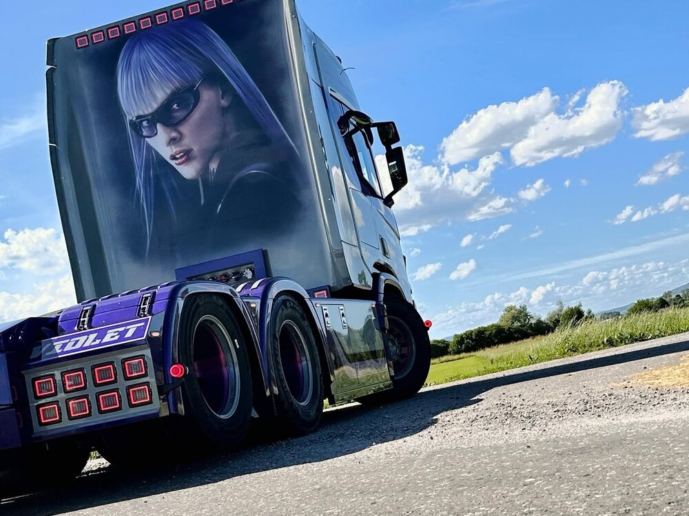 Tekno Tekno Scania NGR Highline 6x2 with 3-axle reefer trailer VOWA - ULTRAVIOLET