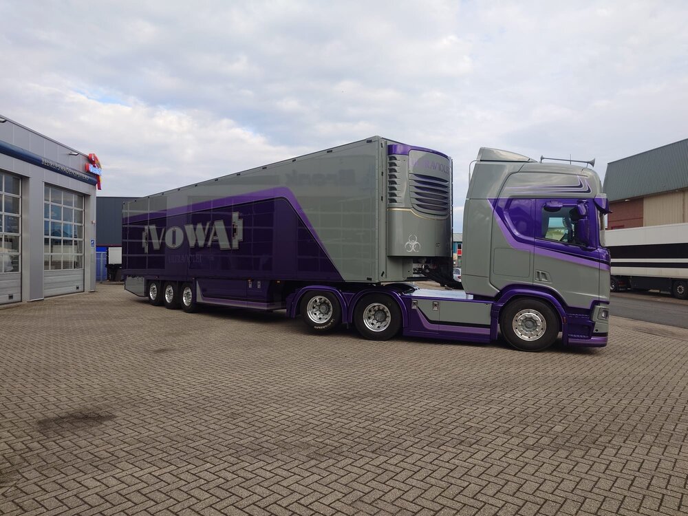 Tekno Tekno Scania NGR Highline 6x2 with 3-axle reefer trailer VOWA - ULTRAVIOLET