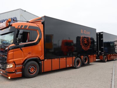 Tekno Tekno Scania NGR Normal Roof motorwagen met 3-assige schamel aanhanger R-TRANS