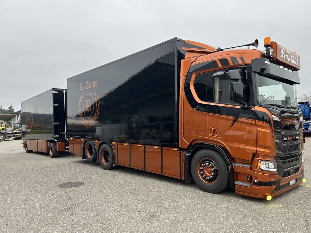 Tekno Tekno Scania NGR Normal Roof motorwagen met 3-assige schamel aanhanger R-TRANS