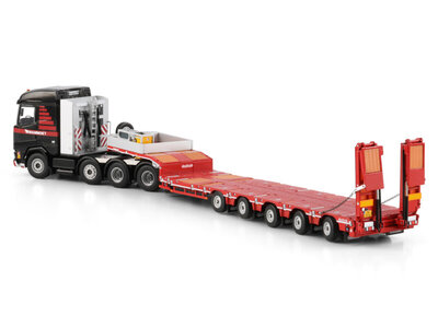 Mammoet store WSI DAF XG 8x4 with 5-axle Manoovr MAMMOET