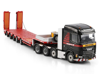 Mammoet store WSI DAF XG 8x4 with 5-axle Manoovr MAMMOET