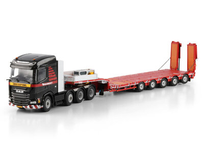 Mammoet store WSI DAF XG 8x4 with 5-axle Manoovr MAMMOET