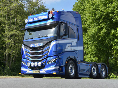 WSI WSI Iveco S-way High 6x2 V.O.F. VAN DER WIELEN