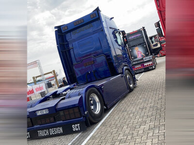 WSI WSI Scania NGS 4x2 met 3-as koeloplegger PEROCHEAU