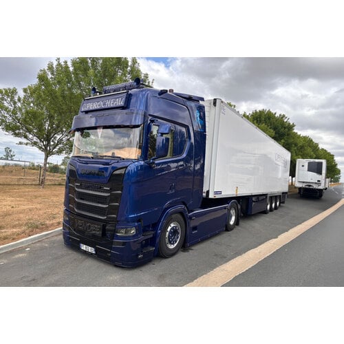 WSI WSI Scania NGS 4x2 met 3-as koeloplegger PEROCHEAU