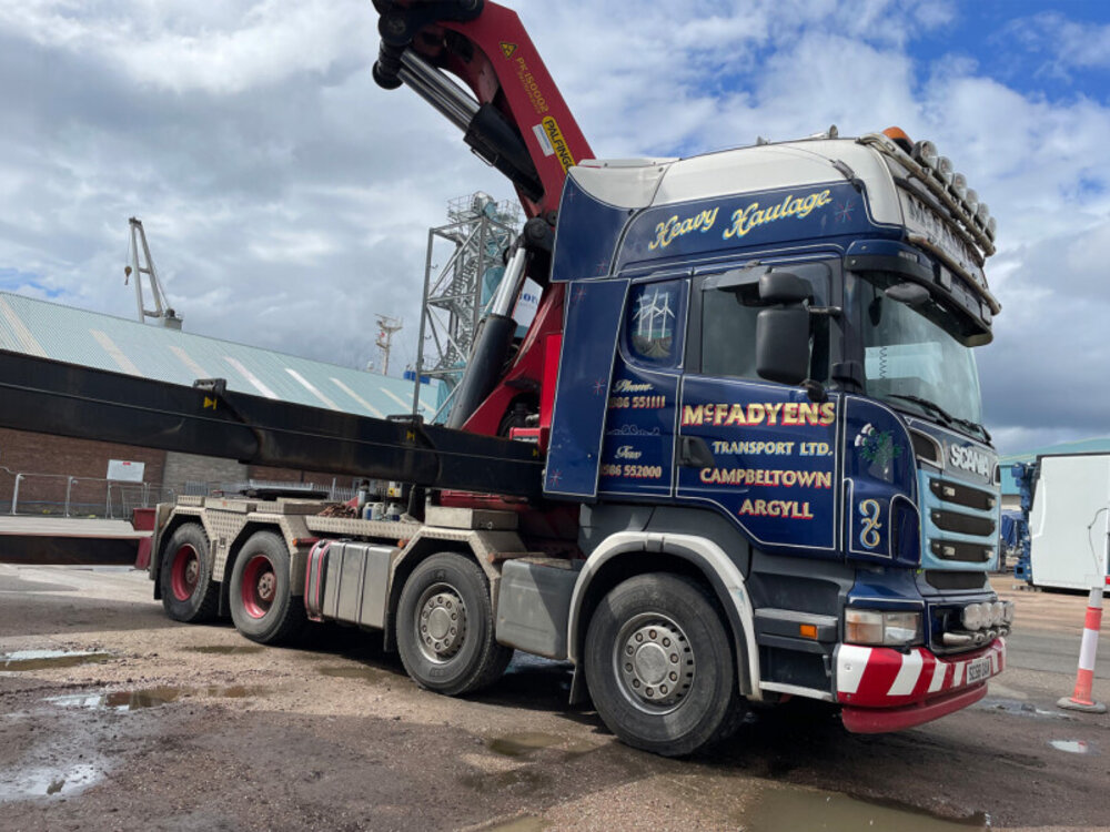 WSI WSI Scania R6 Topline 8x4 with 4-axle semi lowloader + Palfinger PK 150002 SH MC FADYENS