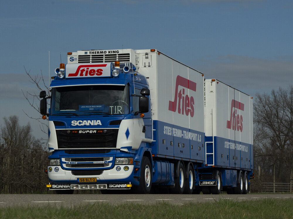 Tekno Tekno Scania R560 Motorwagen met 3-assige aanhangwagen STIES
