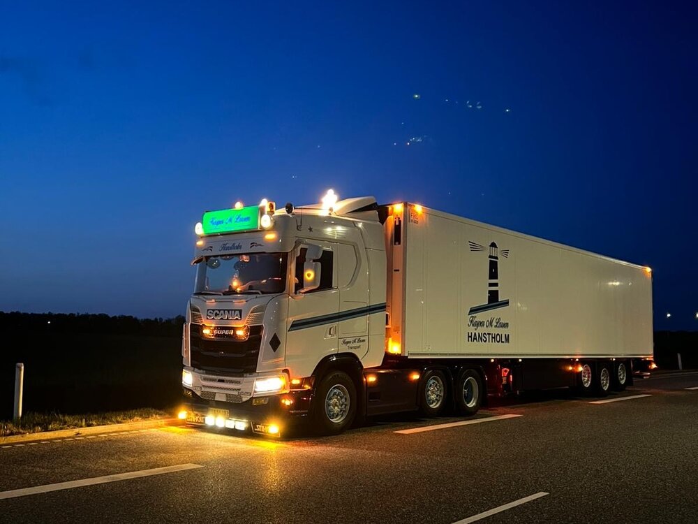 Tekno Tekno Scania Next Gen S500 met 3-assige koeloplegger KASPER M. LARSEN
