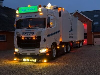 Tekno Tekno Scania Next Gen S500 met 3-assige koeloplegger KASPER M. LARSEN