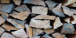 Hoe lang kun je stoken met 1 kuub hout?