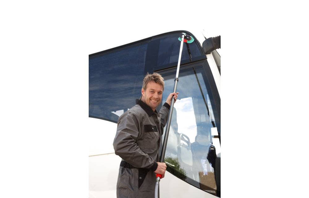 Vikan Autobürste mit Wasserdurchlauf und Drehgelenk, 250 mm, Weich/gesplisst, Schwarz