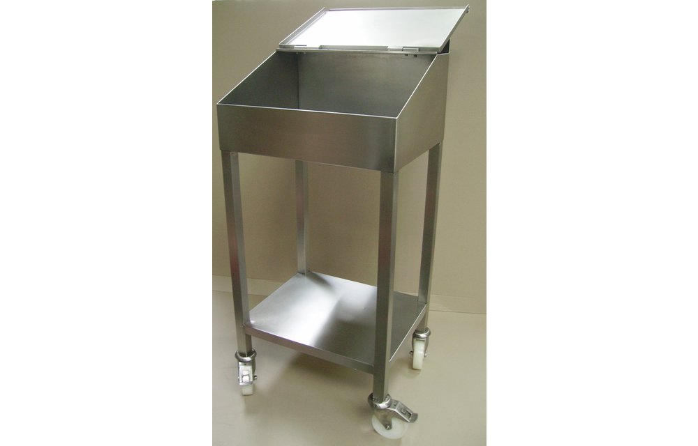 Pupitre avec plateau de rangement en acier inoxydable