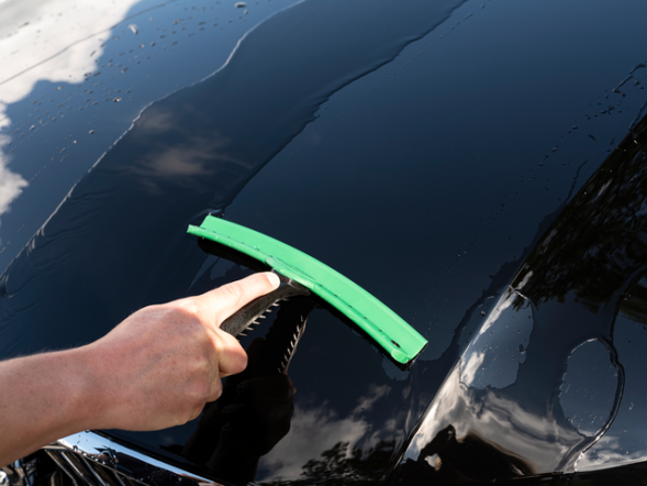 Grattoir et Pelle pour le nettoyage professionnel des véhicules