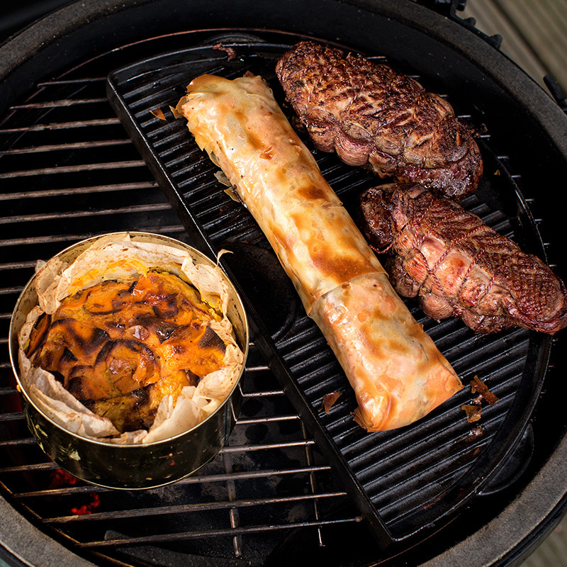 Big Green Egg ® Half Moon Cast Iron Plancha