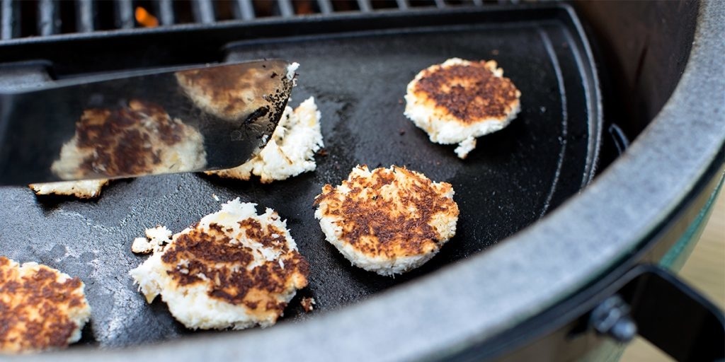Big Green Egg ® Half Moon Cast Iron Plancha