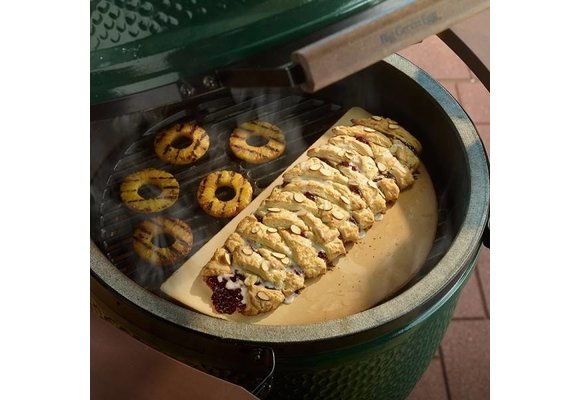 Big Green Egg ® Half Moon Baking Stone