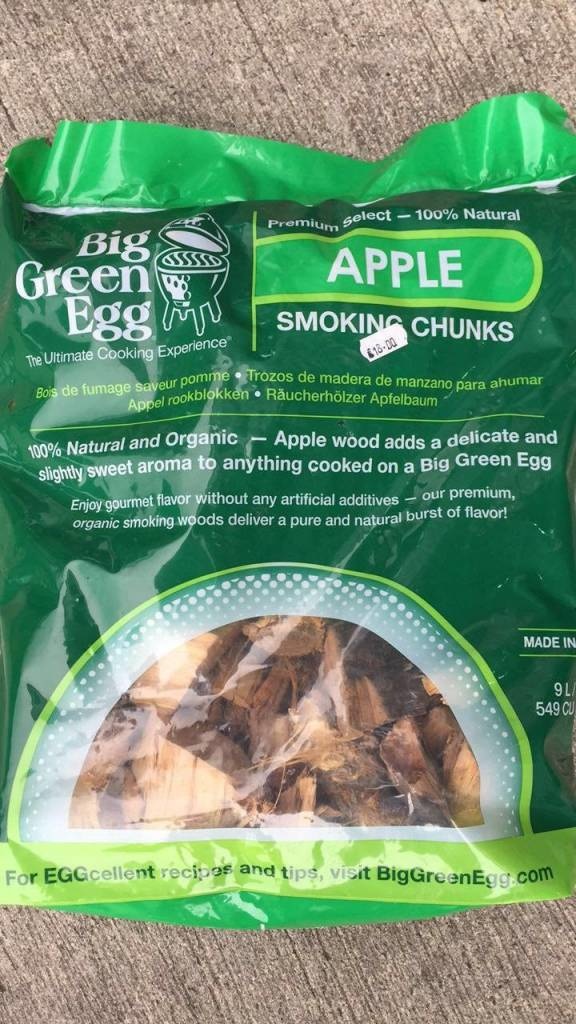 BBQStunter.nl Big Green Egg Apple wood chunks BBQSTUNTER.NL