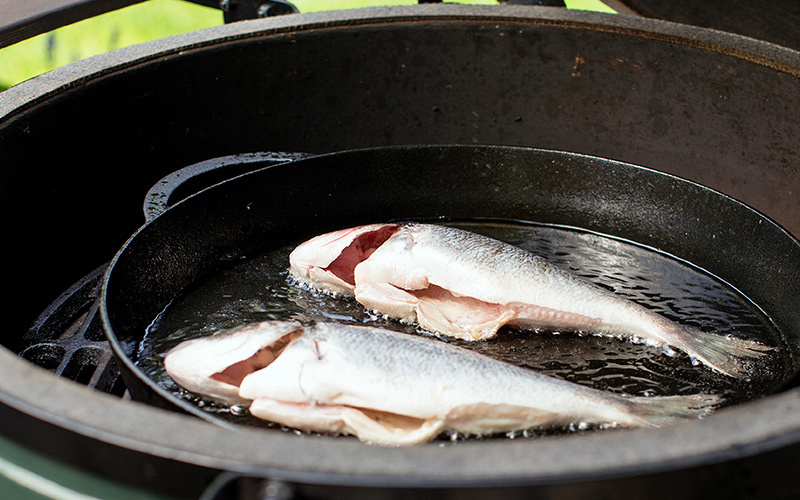 Big Green Egg ® Cast Iron Skillet