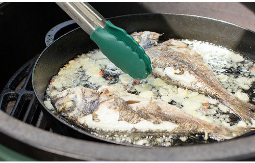 Big Green Egg ® Cast Iron Skillet