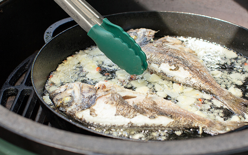 Big Green Egg ® Cast Iron Skillet