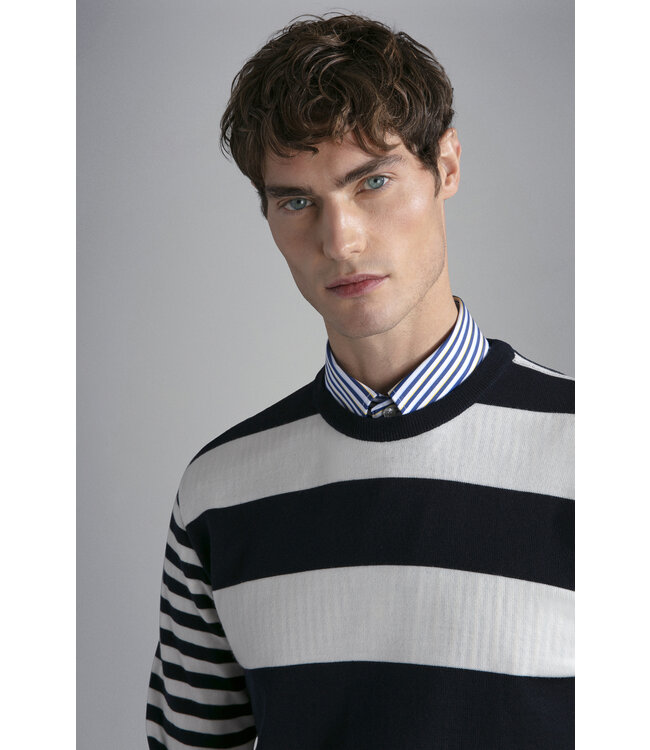 wollen trui met gestreept patroon