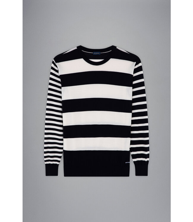 wollen trui met gestreept patroon