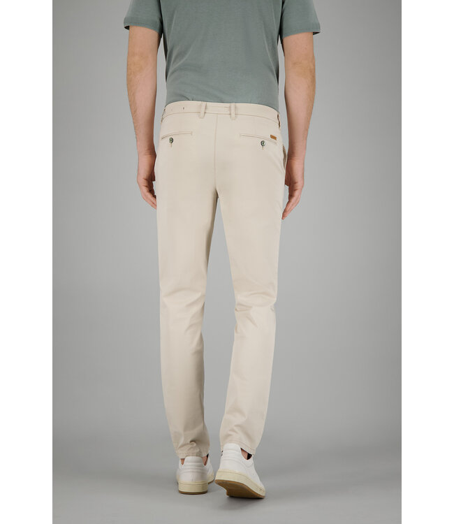 Bobby modern fit zomer chino kit