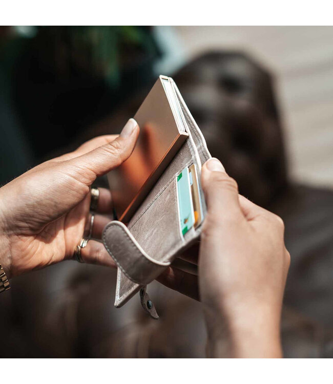 leren pashouder Prague off white